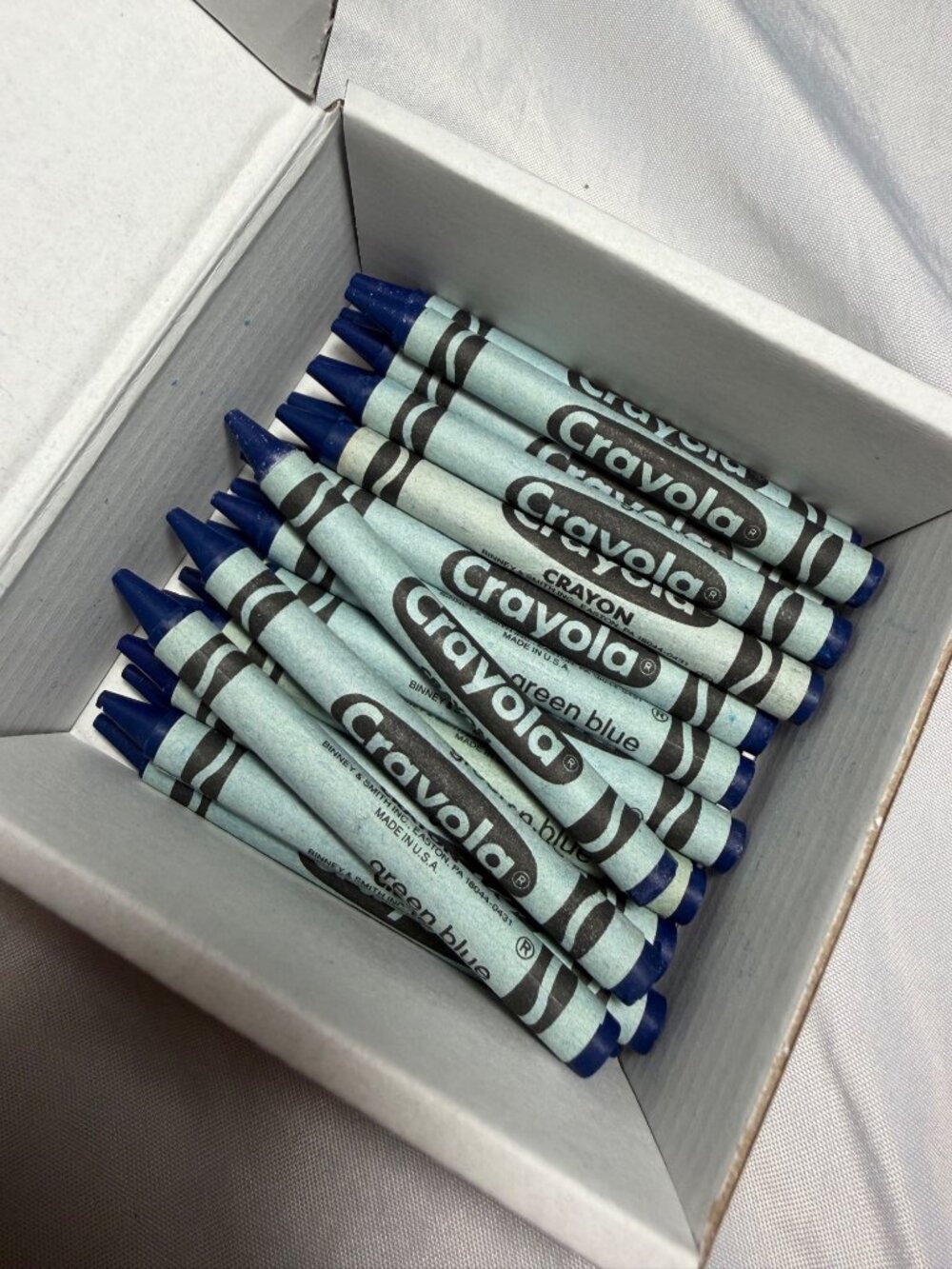 Retired Crayola Green Blue Crayons 16 Pack vintage